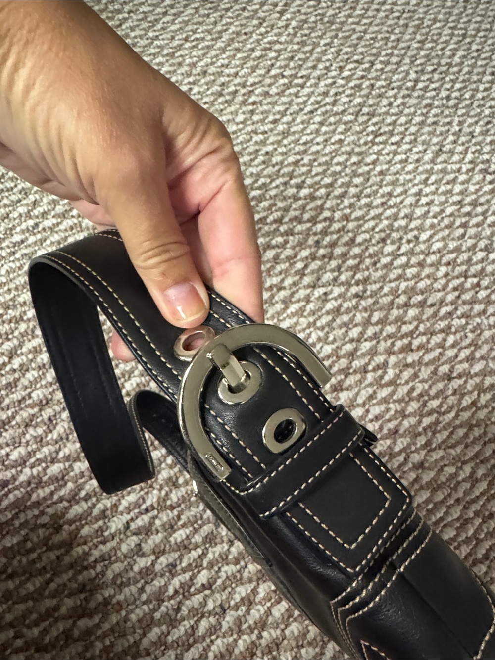 COACH Black Leather Shoulder Bag with Contrast Stitching - Picture 9 of 9
